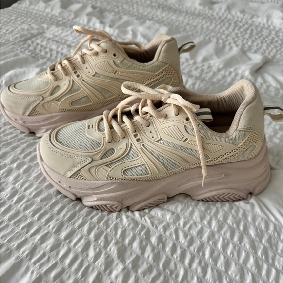 NEW WOMEN TENNIS SHOES - Picture 1 of 5